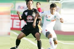 Mùa giải 2009, Đồng Tâm Long An (trái) và Hoàng Anh Gia Lai (phải) chơi sa sút đến nỗi không lọt được vào tốp 5. (Ảnh: Internet)