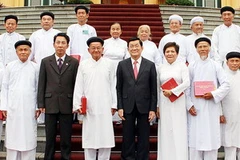 Chủ tịch nước Trương Tấn Sang tiếp thân mật các vị chức sắc các Hội thánh Cao Đài đang ở thăm Thủ đô Hà Nội. (Ảnh: Nguyễn Khang/TTXVN)