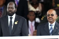 Tổng thống Sudan Omar Hassan al-Bashir (phải) và người đồng cấp Nam Sudan Salva Kiir. (Nguồn: Reuters)