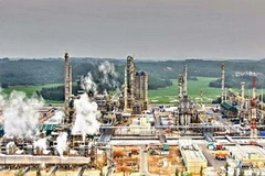 Nhà máy lọc Dầu Dung Quất. (Ảnh: Thanh Long/TTXVN)