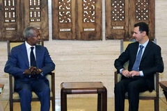 Phái viên hòa bình của Liên hợp quốc-Liên đoàn Arập (AL) Kofi Annan hội đàm với Tổng thống Syria Bashar al-Assad tại Damascus, ngày 9/7. (Nguồn: AP)