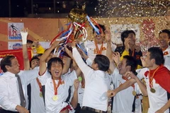 Đội U19 Việt Nam vui mừng với chức vô địch. (Ảnh: Quang Nhựt/TTXVN)