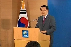 Người phát ngôn của Bộ Thống nhất Hàn Quốc Kim Hyung-suk tổ chức họp báo ngay sau khi cuộc đàm phán kết thúc. (Nguồn: Yonhap/TTXVN)