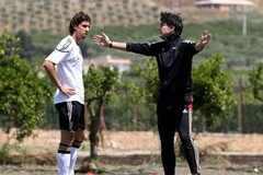 Huấn luyện viên Joachim Loew (phải) không có nhiều lựa chọn trong việc tìm kiếm người thay thế Ballack. (Nguồn: Getty Images)