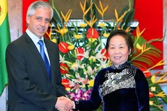 Phó Chủ tịch Nguyễn Thị Doan đón Phó Tổng thống Bolivia Alvaro Garcia Linera. (Ảnh: Dương Giang/TTXVN)