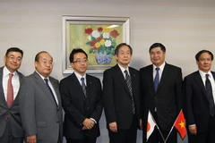 Đoàn Đại sứ quán Việt Nam thăm trường Đại học Mie, Nhật Bản (Nguồn: Phân xã Tokyo)