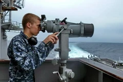 Một lính hải quân Mỹ trên tàu USS George Washington trên vùng biển Thái Bình Dương, tháng 10/2013. (Nguồn: AFP)