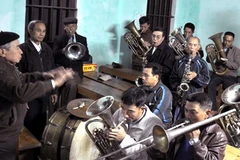 Đoàn nhạc giáo họ Kim Thành xứ Tân Khẩn, địa phận Phát Diệm, luyện tập chuẩn bị cho Lễ Giáng sinh 2011. (Ảnh: Nguyễn Thủy/TTXVN)