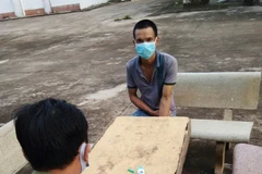 Đối tượng Cường bị cơ quan chức năng bắt giữ. (Ảnh: Đậu Tất Thành/Vietnam+)