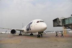 Máy bay 787-9 Dreamliner của Boeing tại sân bay Warsaw, Ba Lan, ngày 29/3. (Ảnh: PAP/ TTXVN)