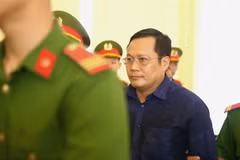 Bị cáo Phan Huy Khang (nguyên Chủ tịch Hội đồng tín dụng Ngân hàng Phương Nam). (Ảnh: Thành Chung/TTXVN)