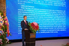 Tổng Lãnh sự Nguyễn Trung Hiếu phát biểu khai mạc Lễ Kỷ niệm. (Ảnh do Tổng Lãnh sự quán tại Côn Minh cung cấp)