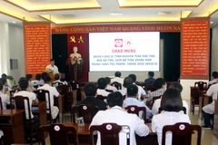 Quang cảnh buổi đón đoàn y, bác sỹ tỉnh Phú Thọ. (Ảnh: Trịnh Bang Nhiệm/TTXVN)