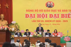 Đoàn Chủ tịch điều hành đại hội. (Ảnh: Thanh Tùng/TTXVN)