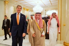 Ngoại trưởng Kerry (trái) và người đồng cấp Saudi Arabia Adel al-Jubeir. (Nguồn: AFP/TTXVN)