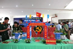 Nhiều mô hình nghệ thuật bằng sách được thực hiện tại Ngày Sách và Văn hóa đọc Việt Nam lần thứ 2 năm 2023. (Ảnh: Chương Đài/TTXVN)