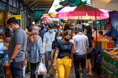 Người dân tại Bangkok, Thái Lan. (Ảnh: AFP/TTXVN)