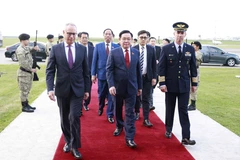 Lễ đón Chủ tịch Quốc hội Vương Đình Huệ tại sân bay quân sự, thủ đô Montevideo. (Ảnh: Doãn Tấn/TTXVN) 