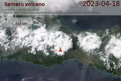 Ảnh vệ tinh chụp núi lửa Semeru ngày 18/4. (Nguồn: Volcano Discovery)