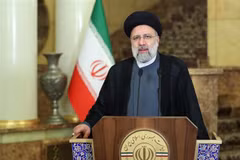 Tổng thống Iran Ebrahim Raisi phát biểu tại Tehran. (Ảnh: AFP/TTXVN)