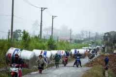 Tiếp tục hành trình 'giải cơn khát' cho bà con vùng cao Hà Giang