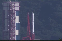 Buổi phóng tên lửa đưa vệ tinh NanoDragon được truyền hình trực tiếp. (Ảnh chụp màn hình)