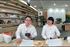 Ông Hoàng Nam Tiến giới thiệu các sản phẩm từ FPT Telecom. (Ảnh chụp màn hình)