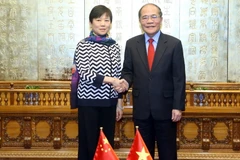 Chủ tịch Quốc hội Nguyễn Sinh Hùng tiếp bà Lý Tiểu Lâm, Chủ tịch Hội hữu nghị đối ngoại Nhân dân Trung Quốc. (Ảnh: Nhan Sáng/TTXVN)