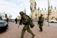 Cảnh sát phong tỏa tòa nhà Quốc hội Canada. (Nguồn: Reuters) 