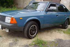 Bản Moskvich 2141 được sản xuất năm 1990, với giá 105.000 rup. (Nguồn: motator.ru)