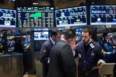 Sàn giao dịch chứng khoán New York ngày 4/12 vừa qua. (Ảnh: AFP/TTXVN)