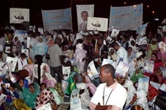 Những người ủng hộ phe đối lập tập trung tại Nouakchott trước cuộc tổng tuyển cử. (Nguồn: AFP)