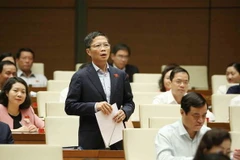 Bộ trưởng Bộ Công Thương Trần Tuấn Anh trả lời chất vấn của đại biểu Quốc hội. (Ảnh: Dương Giang/TTXVN)