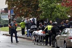 Cảnh sát phong tỏa bên ngoài giáo đường ở Đồi Squirrel. (Nguồn: AP)