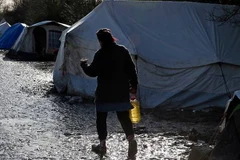 Người di cư tại trại tạm cư ở Grande-Synthe. (Nguồn: Reuters)