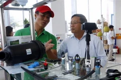 Giới thiệu sản phẩm công nghệ tại điểm kết nối cung-cầu công nghệ thành phố Cần Thơ. (Ảnh: Thanh Liêm/TTXVN)