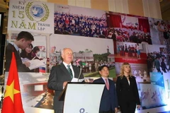 Ngài Konstantin Vnukov phát biểu tại lễ kỷ niệm 15 năm thành lập Trung tâm Khoa học và Văn hóa Nga. (Ảnh: Thanh Tùng/TTXVN)