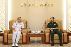 Thượng tướng Phan Văn Giang tiếp Đô đốc Luechai Ruddit. (Ảnh: TTXVN phát)