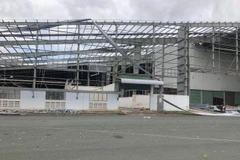 Hiện trường nhà xưởng nơi xảy ra vụ việc. (Ảnh: TTXVN)