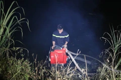 Khoảng 18 giờ ngày 28/6, người dân địa phương phát hiện đám cháy bùng phát tại rừng đặc dụng trên núi Vụng Quao, thôn Tràng An, xã Trường Yên, huyện Hoa Lư, tỉnh Ninh Bình.(Ảnh: Ninh Đức Phương/TTXVN)