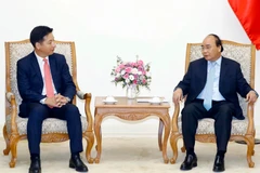 Thủ tướng Nguyễn Xuân Phúc tiếp ông Yasutsugu Iwamura, Giám đốc điều hành Tập đoàn AEON Nhật Bản, kiêm Tổng giám đốc AEON MALL Việt Nam. (Ảnh: Thống Nhất/TTXVN)