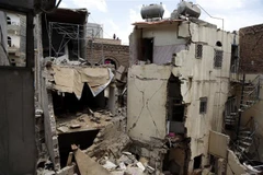 Ngôi nhà bị phá hủy sau vụ oanh kích của liên quân do Saudi Arabia đứng đầu tại Sanaa, thủ đô Yemen ngày 16/5/2019. (Ảnh: THX/TTXVN)