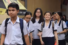 Thí sinh tại điểm thi Trường Trung học Phổ thông Marie Curie, quận 3 (TP Hồ Chí Minh). (Ảnh: Xuân Dự/TTXVN)