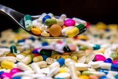 Các loại thuốc trưng bày tại Lile, Pháp. (Ảnh: AFP/TTXVN)