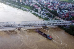 Cầu Đuống chờ được nâng cấp tĩnh không để phát triển vận tải thủy