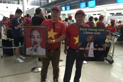 Cổ động viên Việt Nam sẽ tiếp tục đồng hành cùng đội tuyển để cổ vũ trận Bán kết AFF Cup đá với Philippines. (Ảnh: Việt Hùng/Vietnam+)