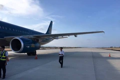 Máy bay Vietnam Airlines hạ cánh nhầm xuống đường băng ở sân bay Cam Ranh. (Ảnh: PV/Vietnam+