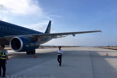 Máy bay Vietnam Airlines hạ cánh nhầm xuống đường băng ở sân bay Cam Ranh. (Ảnh: PV/Vietnam+)