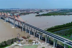 Cầu Bạch Đằng. (Ảnh: Trung Nguyên/TTXVN)