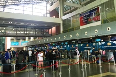 Các hãng hàng không đồng loạt tăng nhiều loại giá, phí chắc chắn sẽ kéo theo giá vé máy bay “leo thang” (Ảnh: Việt Hùng/Vietnam+)